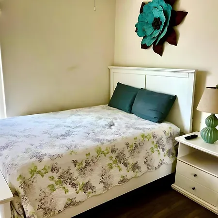 Tourmaline Lovely 5 Bedroom Sleeps 10 Pool Lake View-2