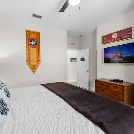Themed Bedrooms Disney Area 3Br Lr2960-2