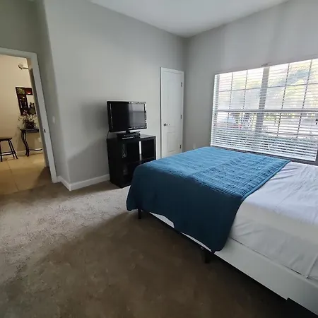 Family 4-Bedroom Pool Home Near Disney World-2