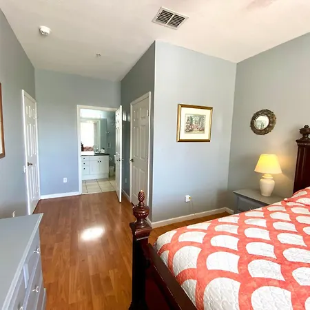 3 Bedroom Resort Style Condo, 3 Miles To Disney!-2