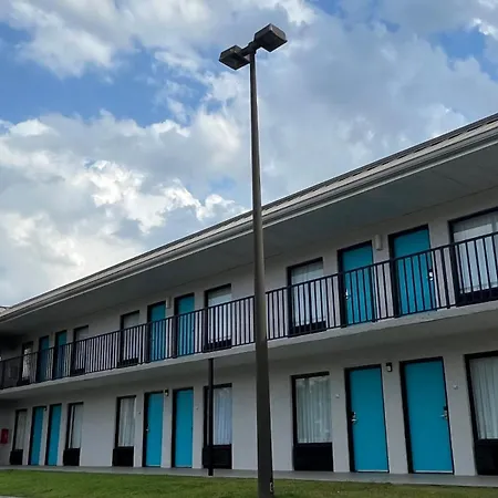 Clarion Inn & Suites Kissimmee-Lake Buena Vista South-3