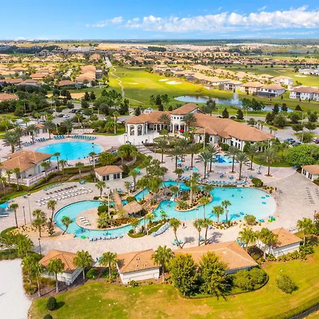 Fascinating 4 Bedroom, Walking Distance To The Waterpark-3