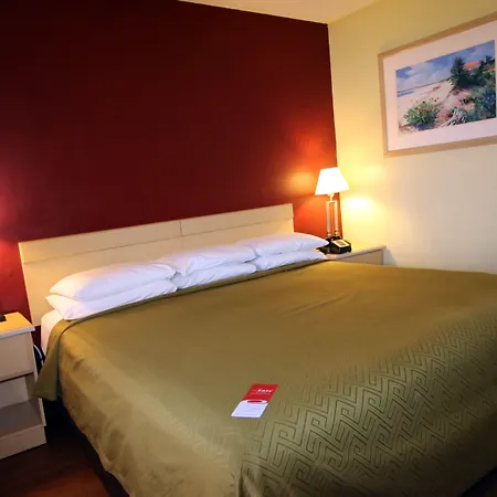 Econo Lodge Inn & Suites Maingate Central-2