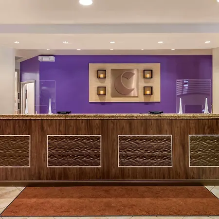 Comfort Suites Maingate East-3