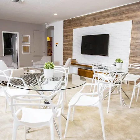 Spacious Home With Private Pool Near Disney-2