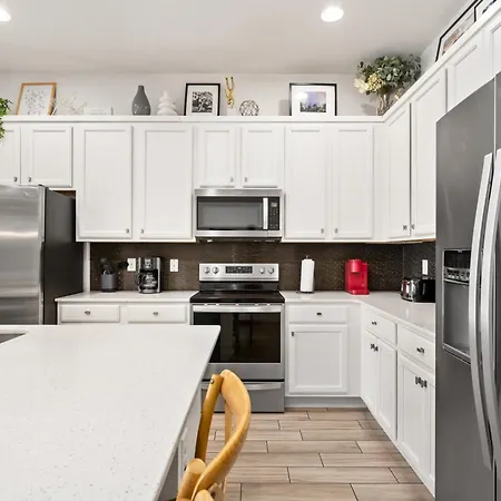 Fresh Amazing Family Home. Private Pool. Game Room. Sleeps 24-2