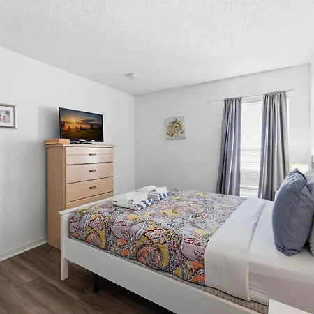 4 Bedroom No Carpet Just Remodeled Unit Sr1205-3