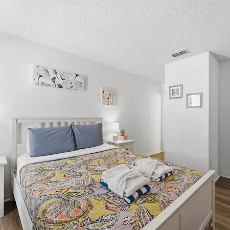 4 Bedroom No Carpet Just Remodeled Unit Sr1205-2
