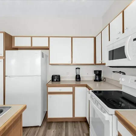 4 Bd 3 Ba Crescent Lakes 5305 Cv-3