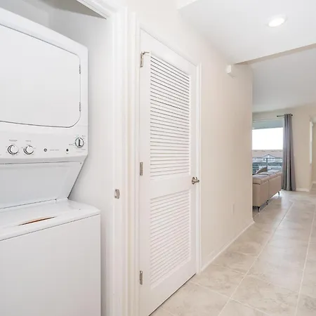 3111-302Hm Storey Lale Condo 2 Beds & 2 Baths-2