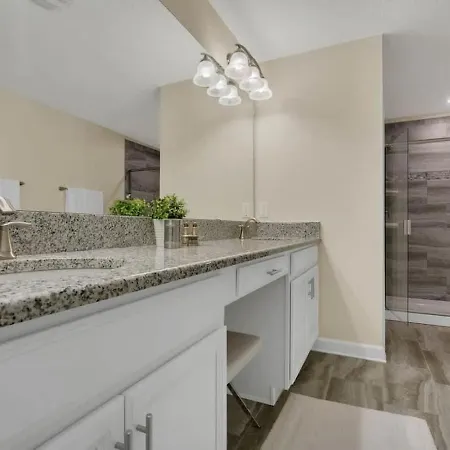 Five Bedrooms Single Family 4759-3