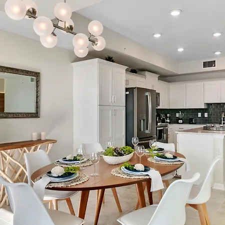 2 Bedrooms 2 Bathrooms Storey Lake 3131-303 Pc-2