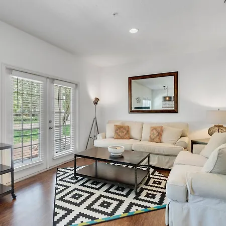 4 Bd 3 Ba Lucaya Village 11-104-3