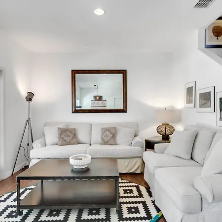 4 Bd 3 Ba Lucaya Village 11-104-2