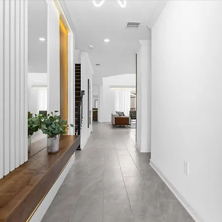 6 Bedrooms 5 Bathrooms Storey Lake 2660 Ss-2