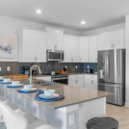 9 Bedroom 5 Bathroom Storey Lake 4396 Qs-3