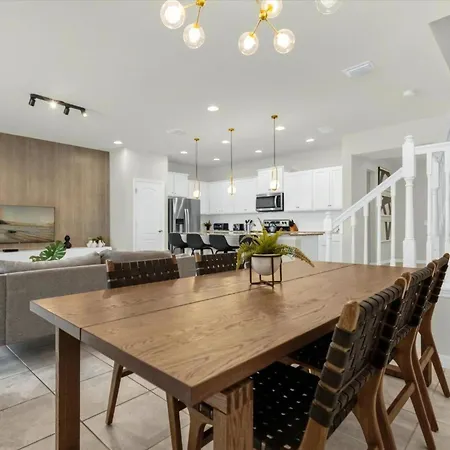 5 Bd 45 Ba Windsor At Westside 8924 Sa-3