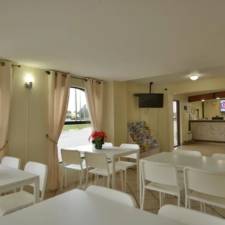 Country Hearth Inn- Kissimmee-2