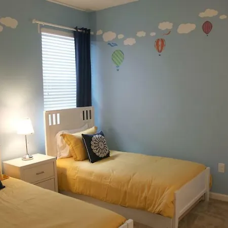 Beautiful Home With Themed Bedroom Near Disney-3