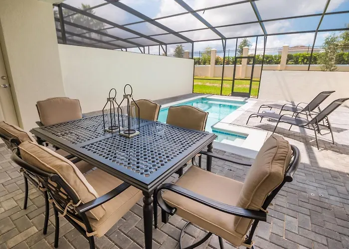Dream Vacation Home 5 Bed 4.5 Bath With Private Pool!