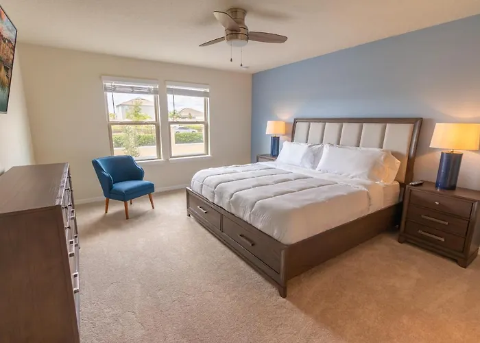 Dream Vacation Home 5 Bed 4.5 Bath With Private Pool!