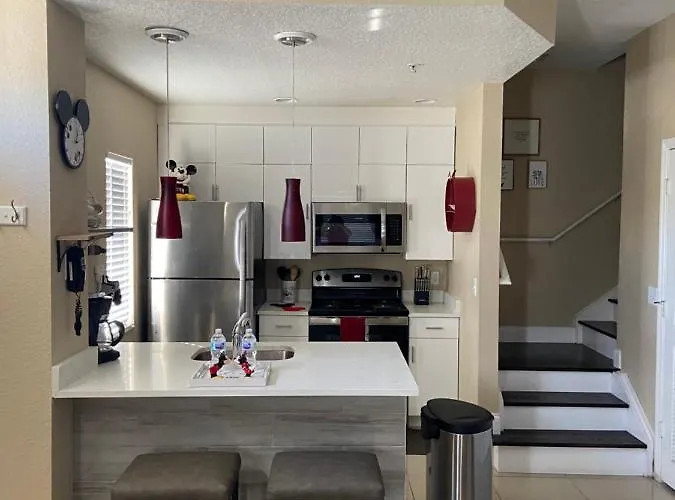 Beautiful Town Home 5 Miles From Disney Entrance