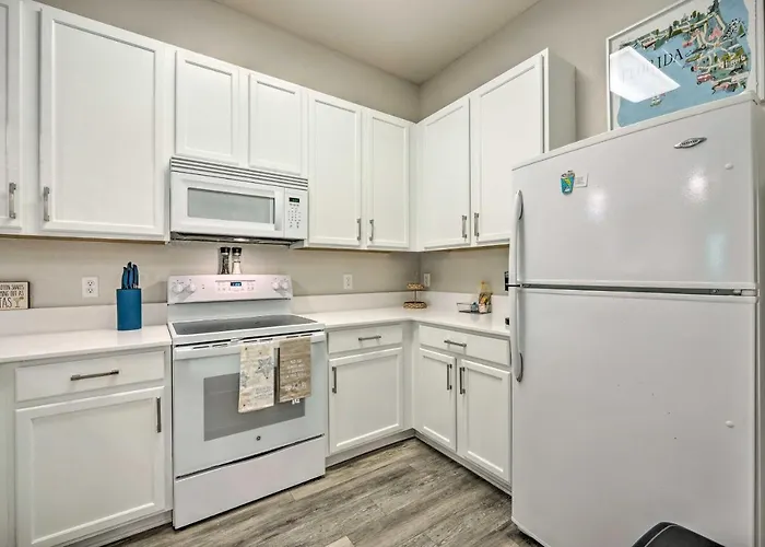 Resort Condo With Patio And Pool Access In Davenport!