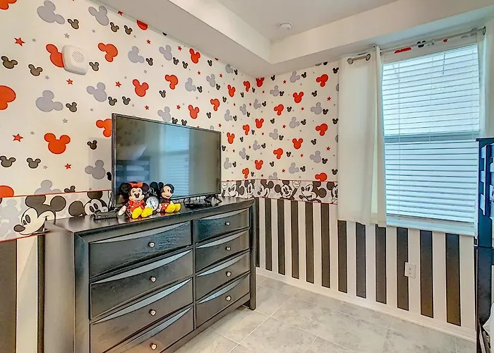 Luxury Brand New 2 Bedroom Apt Near Disney!