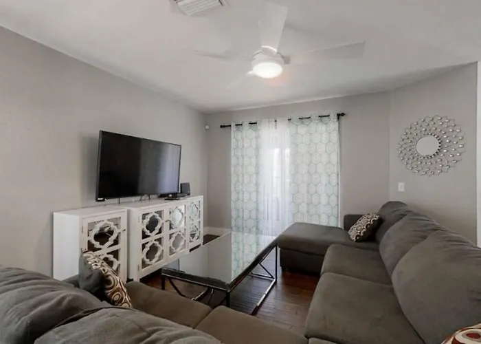 Cheerful And Spacious Home W/ Private Pool Near Disney World