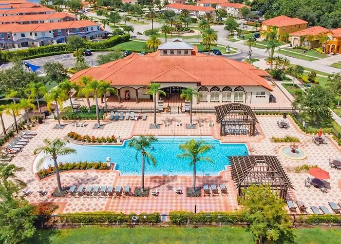 6 Bedroom Luxury Pool Home, Ensuite Bathrooms Kissimmee