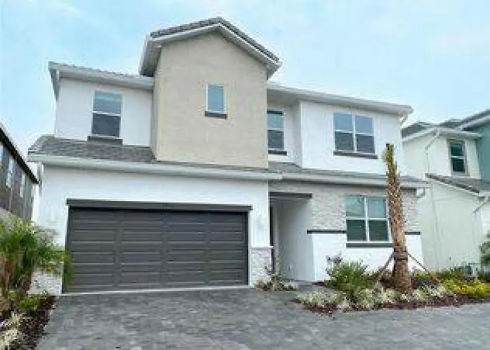 Pet friendly Massive Mansion W Pool Spa Kissimmee