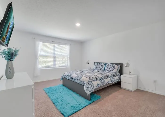 Lovely 3Bd 3Br Townhouse