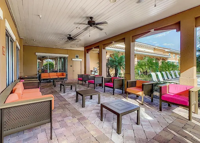 Spacious Apartment Near Disney