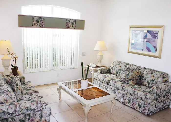 4 Bedrooms Pool Home On Golf Course Fairways Estates