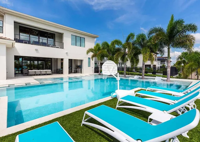 Stunning Mansion! Epic Game Room, Secret Rooms Infinity Pool Kissimmee