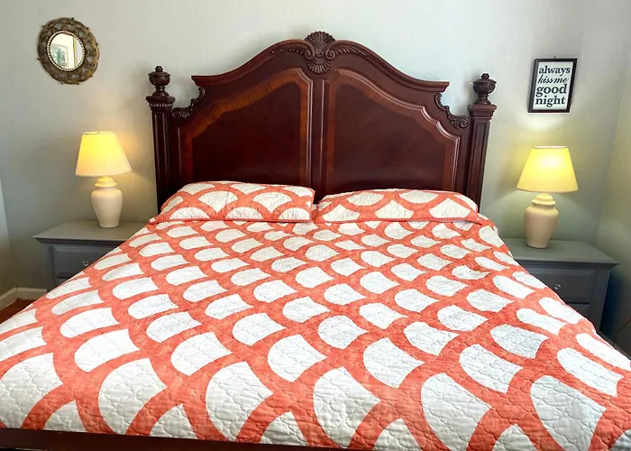 3 Bedroom Resort Style Condo, 3 Miles To Disney!
