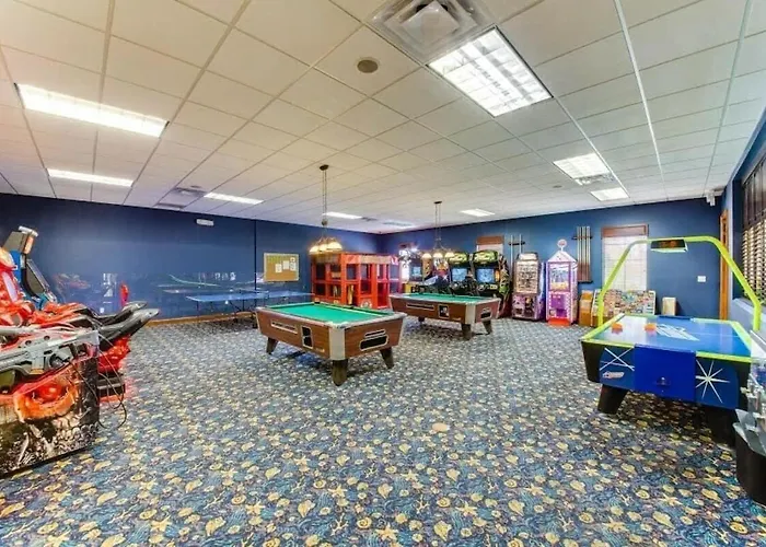 9004 Amazing Home With Pool