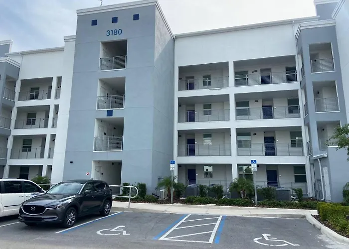 Pet friendly Exquisite First-Floor Condo, 7 Min To Disney Kissimmee