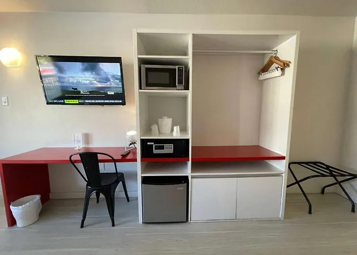 Newly Room In Cozy Hotel With Super Location To The Parks