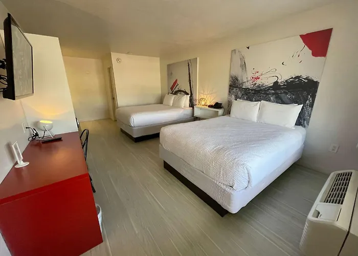 Newly Room In Cozy Hotel With Super Location To The Parks