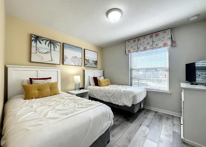 Windsor-5 Bed Townhouse W Splashpool-3801Ww