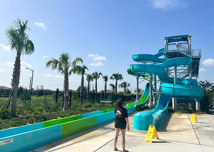 Fascinating 4 Bedroom, Walking Distance To The Waterpark