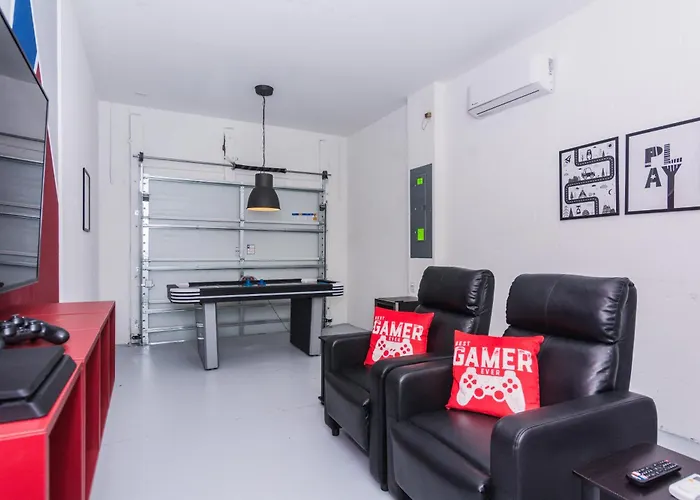 Gorgeous 5 Beds Home With Game Room And Pool