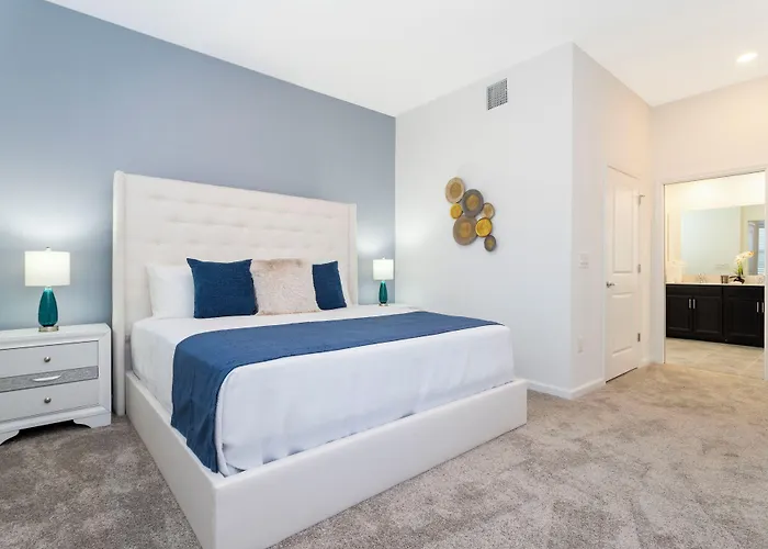 Pet friendly Luxury 2 Bd Apto Close To Disney @ Champions Gate 1071 Four Corners