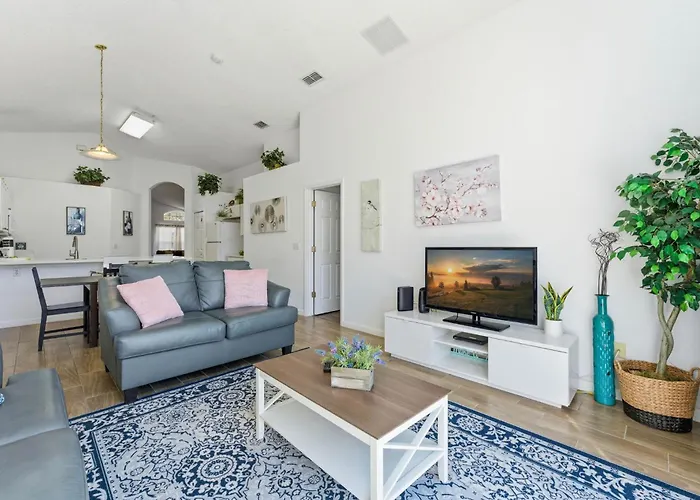 4 Bedroom No Carpet Just Remodeled Unit Sr1205