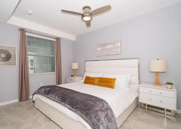3111-302Hm Storey Lake, Condo 2/2 Lake View