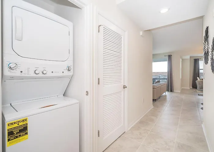 3111-302Hm Storey Lake, Condo 2/2 Lake View