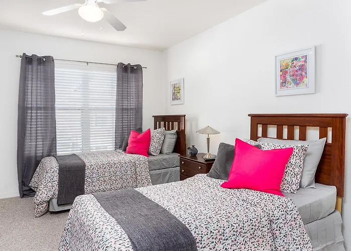 Beautiful 3 Bedroom Townhouse Near Walt Disney World