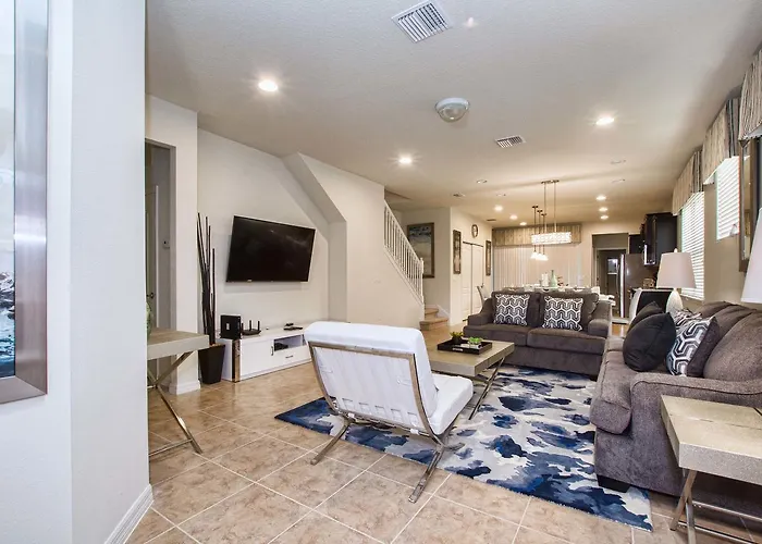 Modern Spacious Villa With No Rear Neighbors-3715