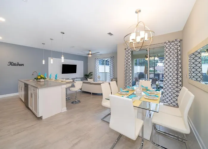 Storey Lake Home 4/3 Private Pool & Free Waterpark
